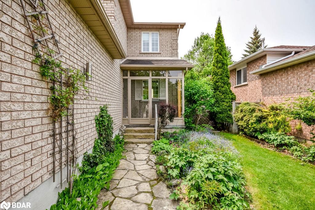 19 Taylor Drive Property Photo 2
