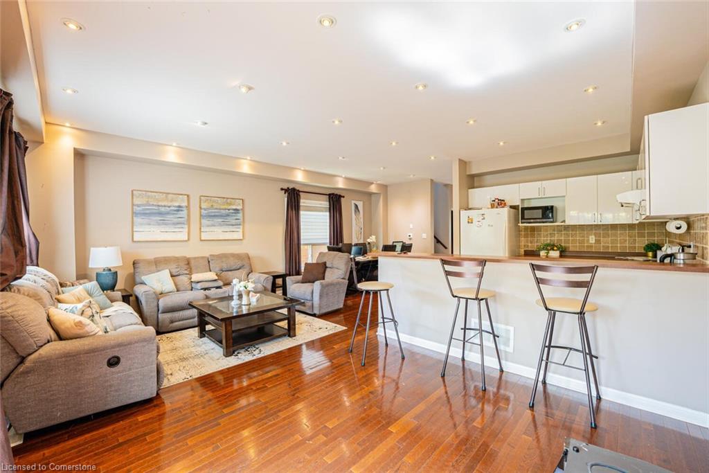 18-2270 Britannia Road W Property Photo 10