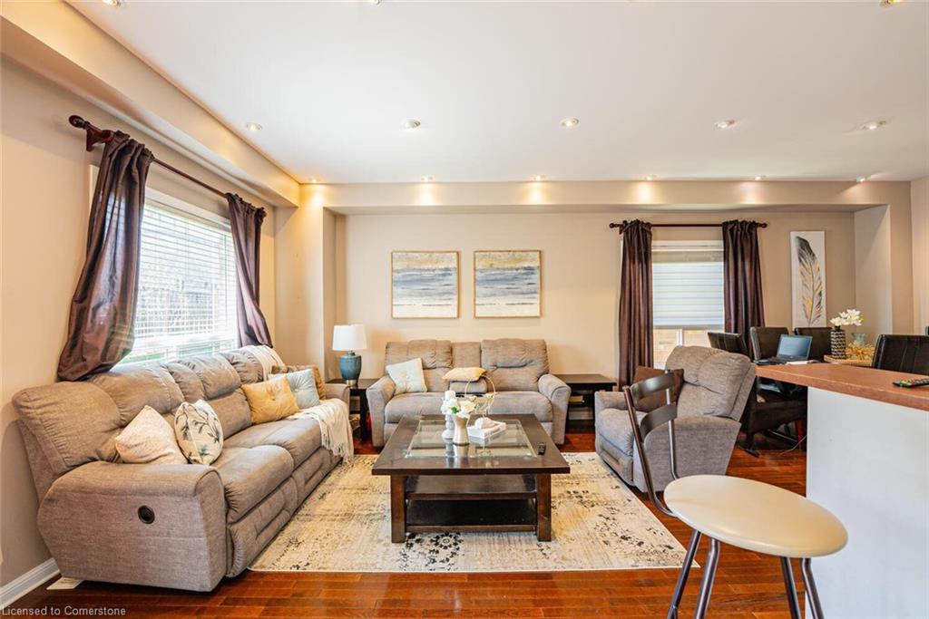 18-2270 Britannia Road W Property Photo 11