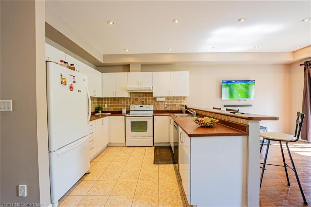 18-2270 Britannia Road W Property Photo 12