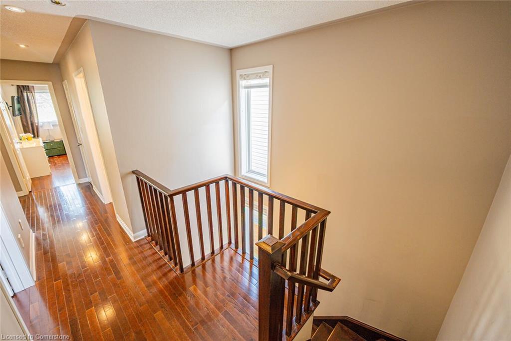 18-2270 Britannia Road W Property Photo 16