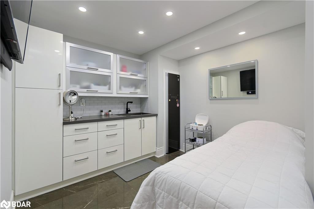1 Royal West Drive Property Photo 43
