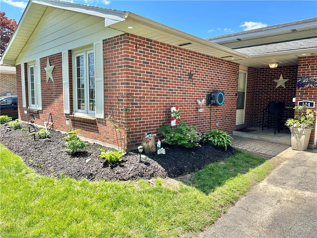 124 Oak Street Property Photo 3
