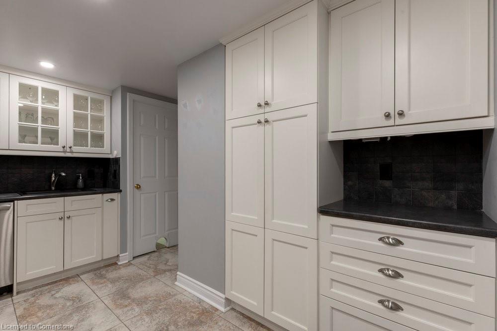 220-150 Wilson Street W Property Photo 16