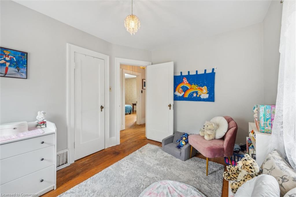 208 Stirling Avenue S Property Photo 14