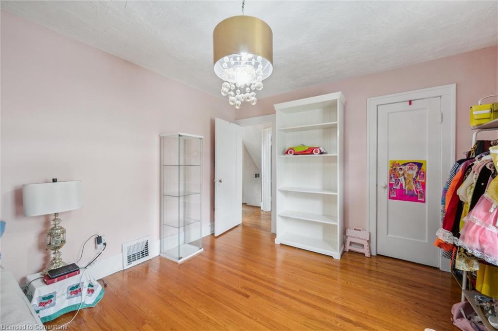 208 Stirling Avenue S Property Photo 16
