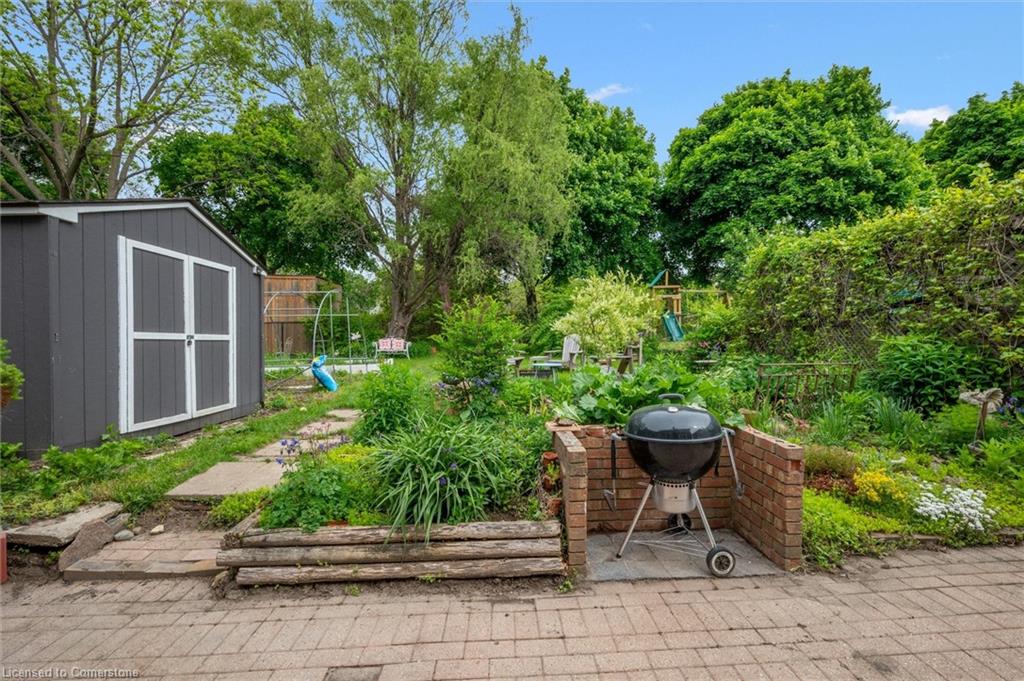 208 Stirling Avenue S Property Photo 24