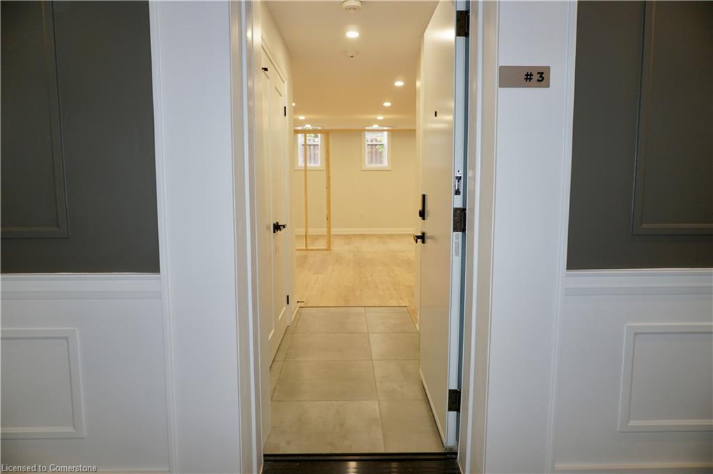 3-588 Barton Street E Property Photo 1