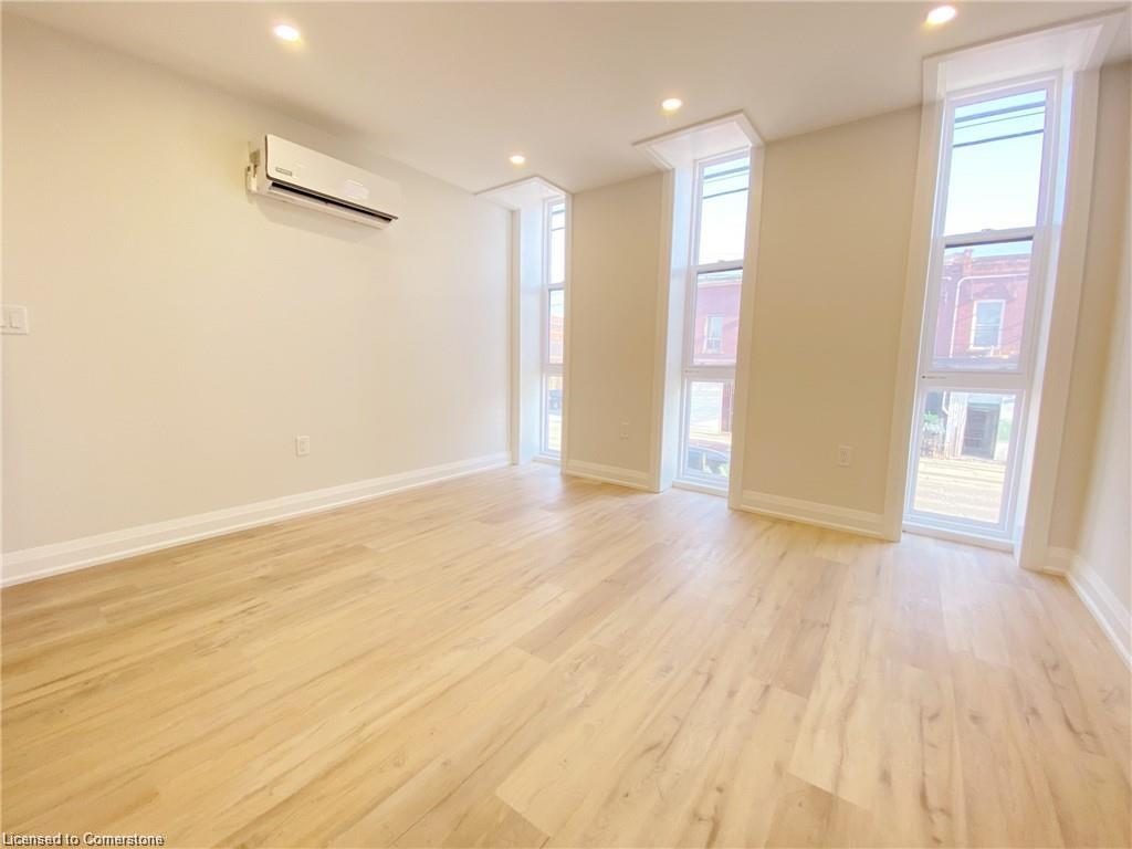 21-588 Barton Street E Property Photo 2