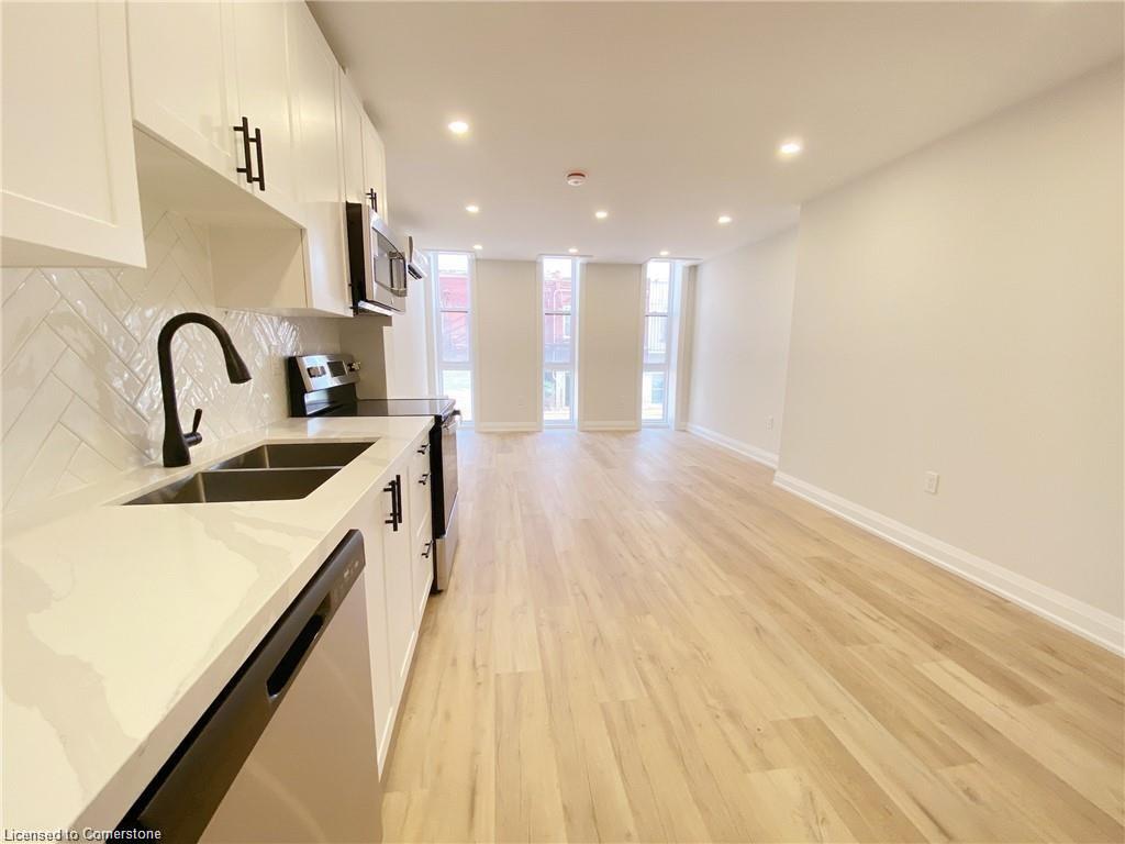 21-588 Barton Street E Property Photo 4