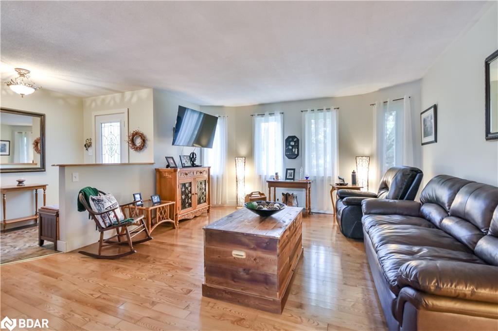 8468 8th Line Property Photo 7