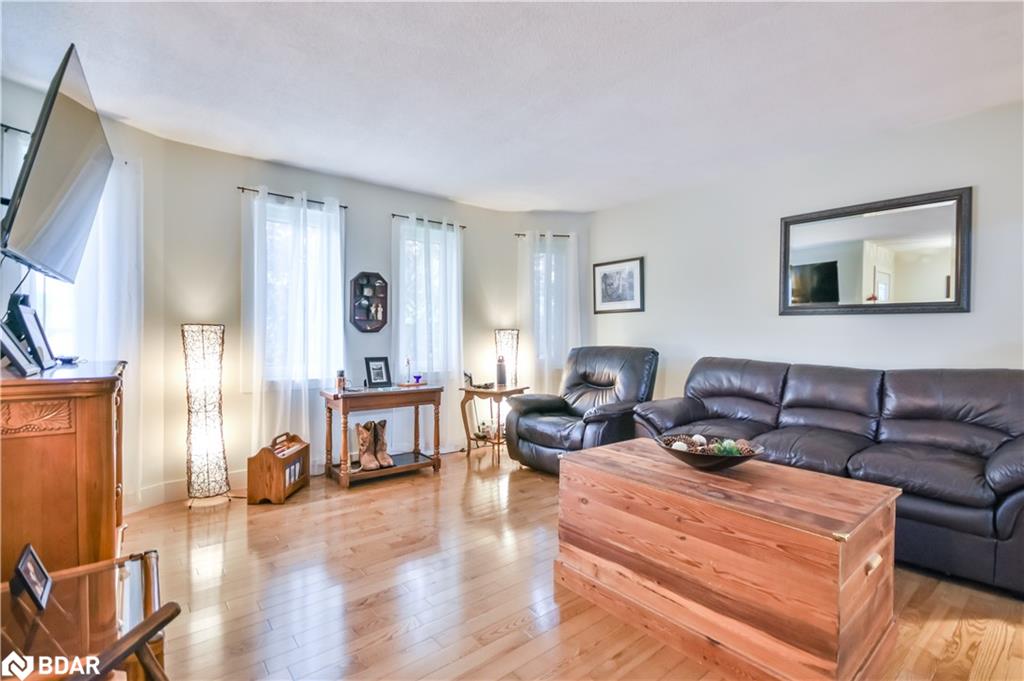 8468 8th Line Property Photo 8