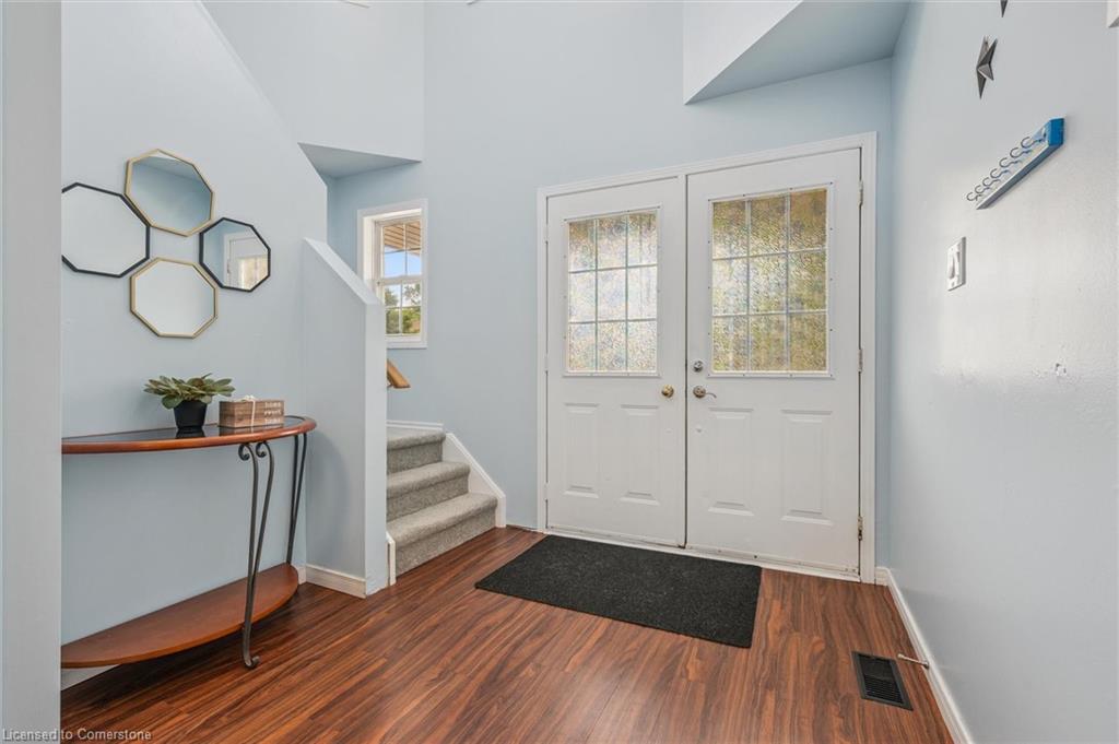 224 Pineland Court Property Photo 3