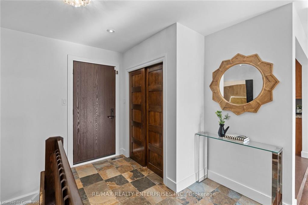 75 Robinhood Drive Property Photo 3