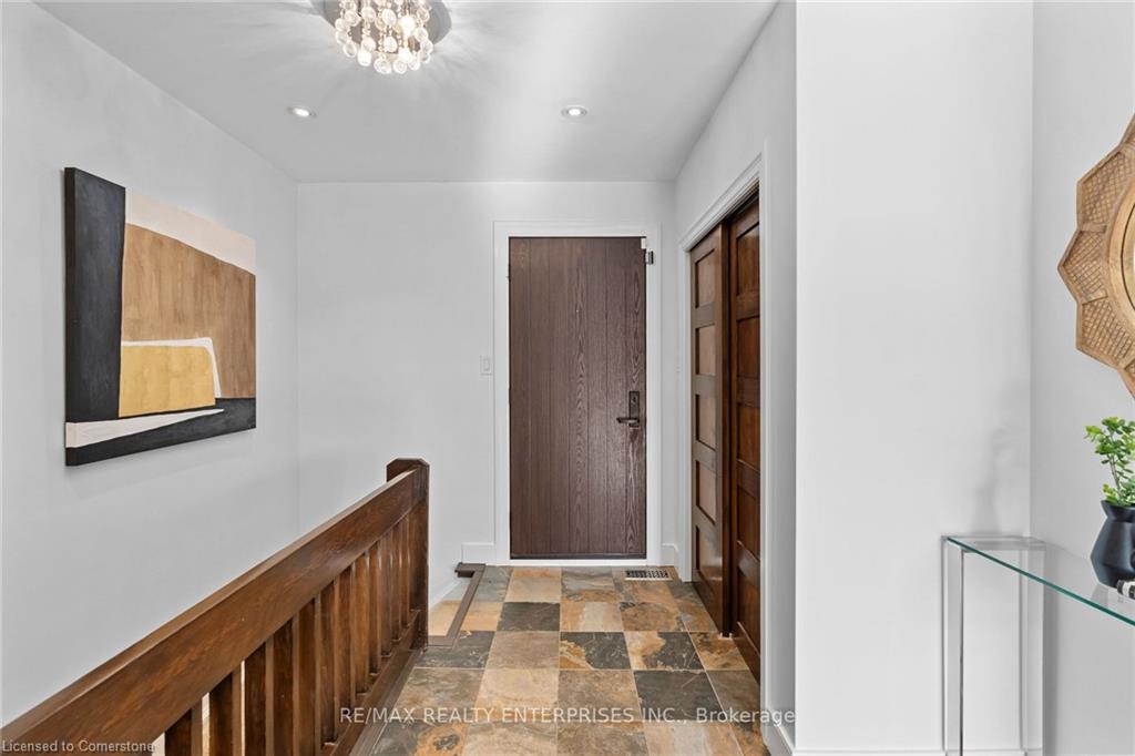 75 Robinhood Drive Property Photo 4
