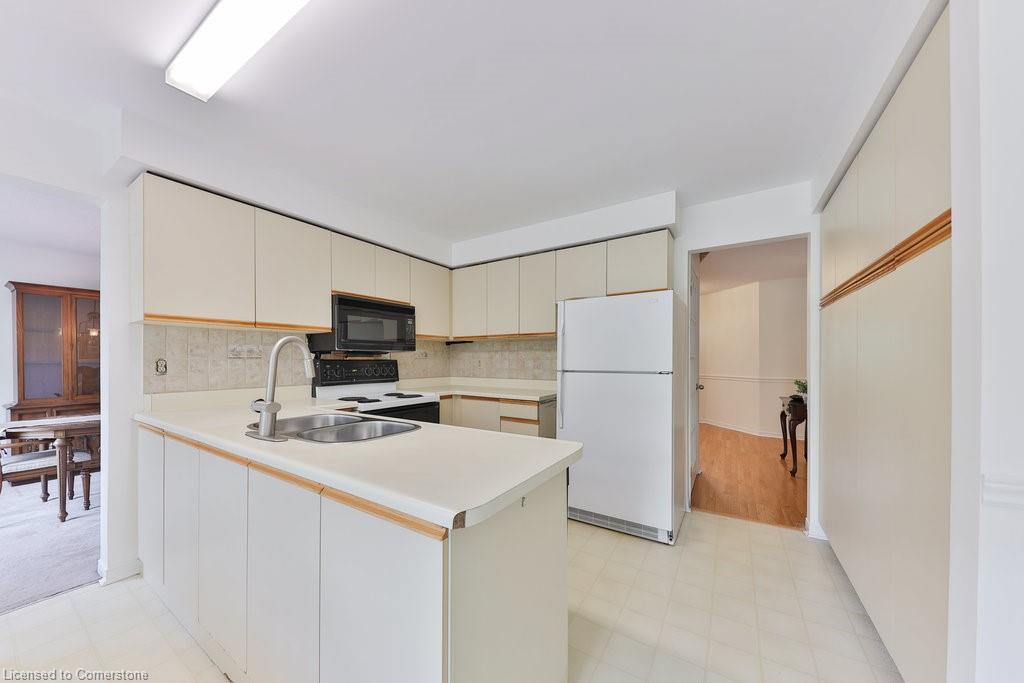 2046 Parklane Crescent Property Photo 11