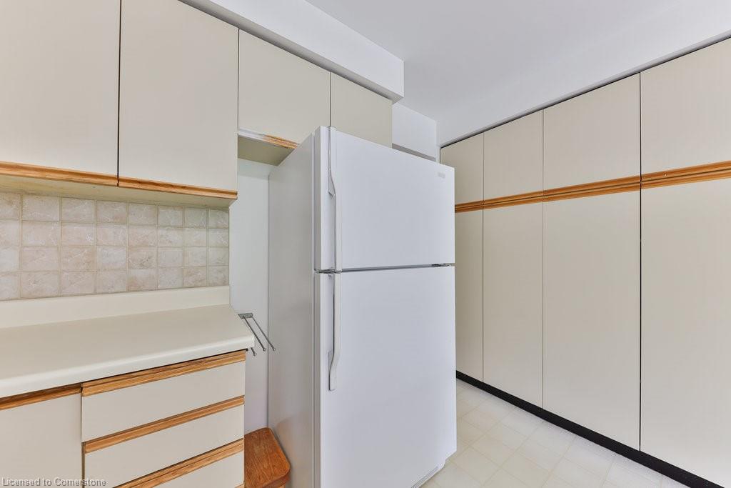 2046 Parklane Crescent Property Photo 12