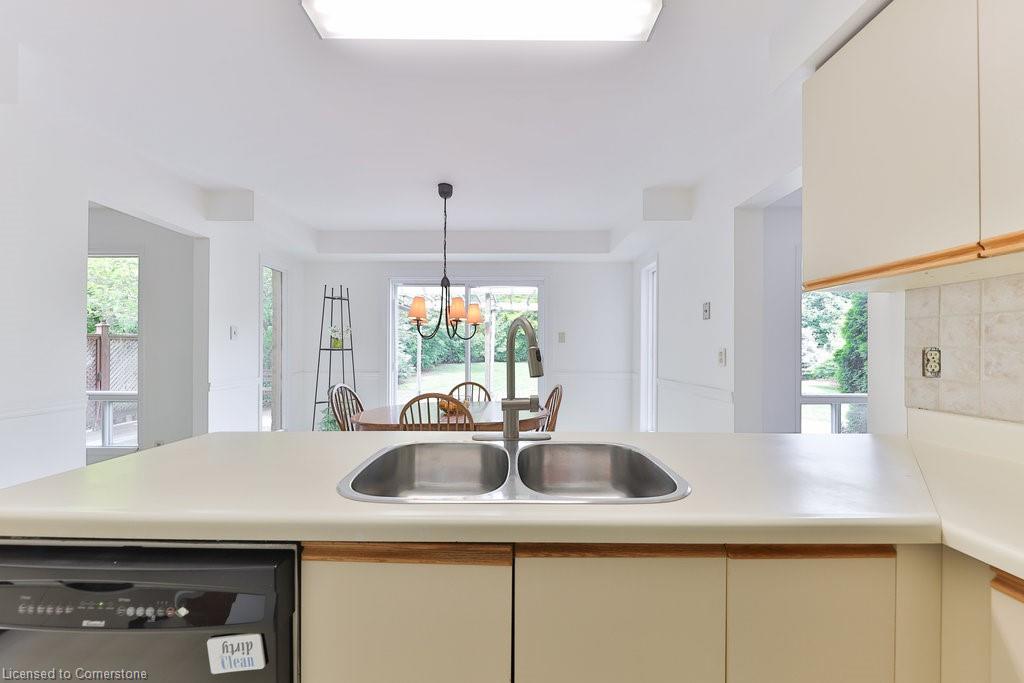 2046 Parklane Crescent Property Photo 13
