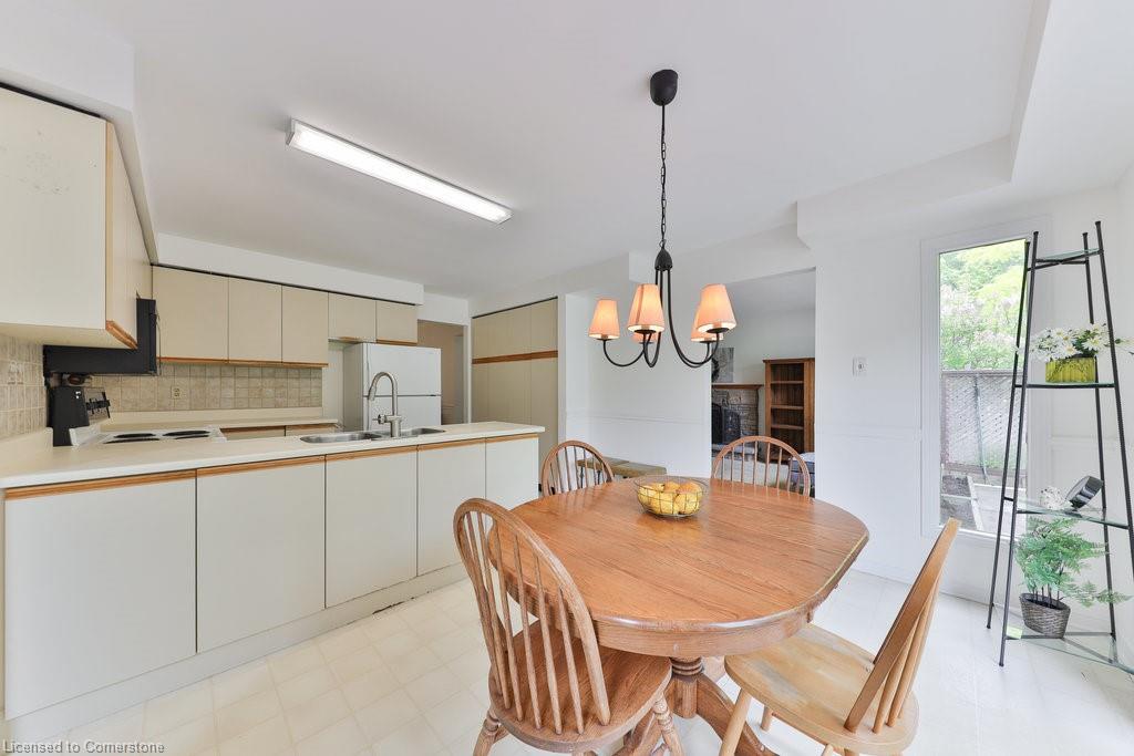 2046 Parklane Crescent Property Photo 15