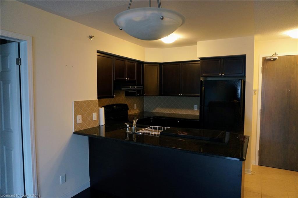 319-3060 Rotary Way Property Photo 4