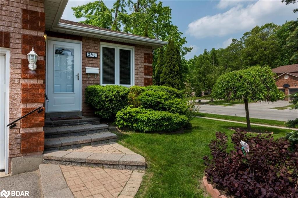 290 Cundles Road W Property Photo 3