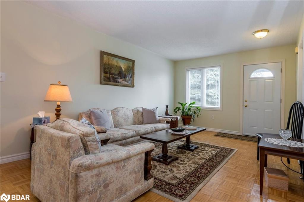 290 Cundles Road W Property Photo 5