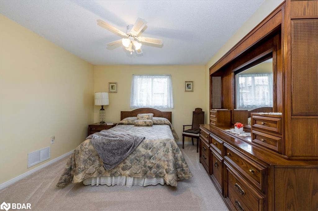 290 Cundles Road W Property Photo 11