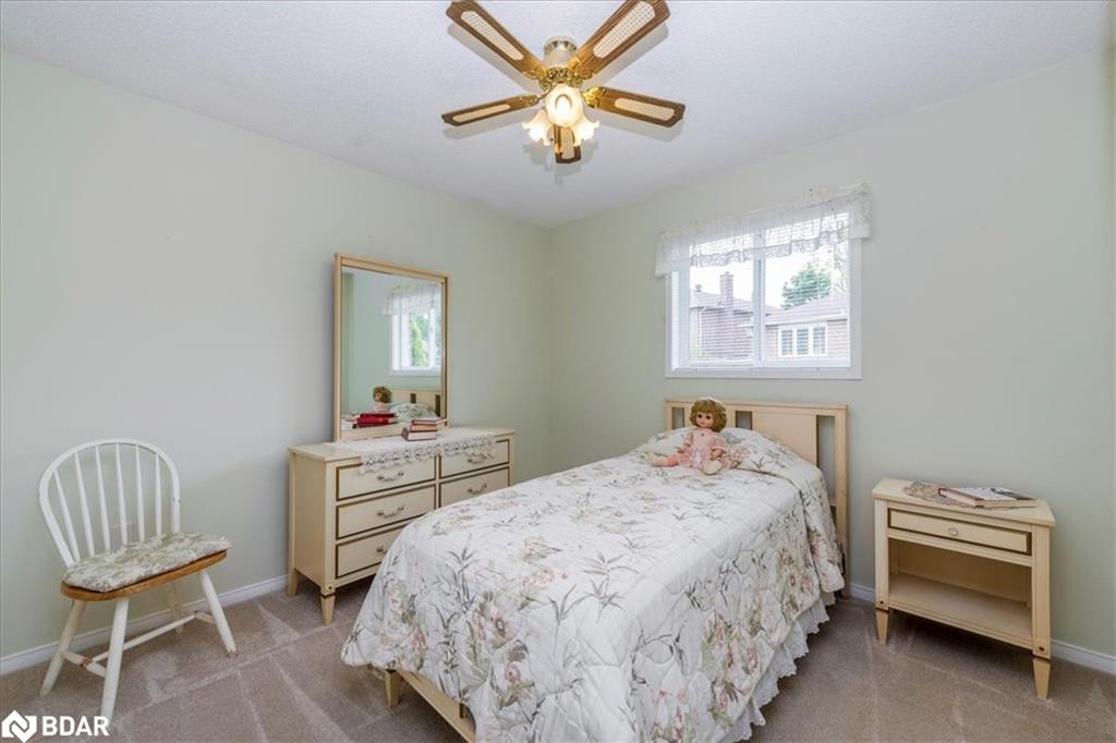 290 Cundles Road W Property Photo 14
