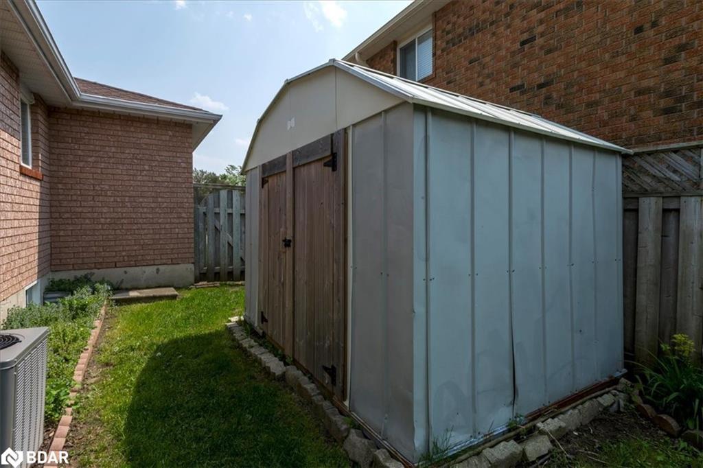 290 Cundles Road W Property Photo 21
