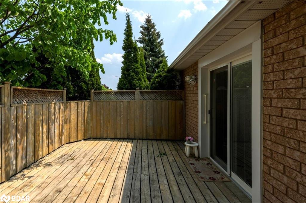 290 Cundles Road W Property Photo 25