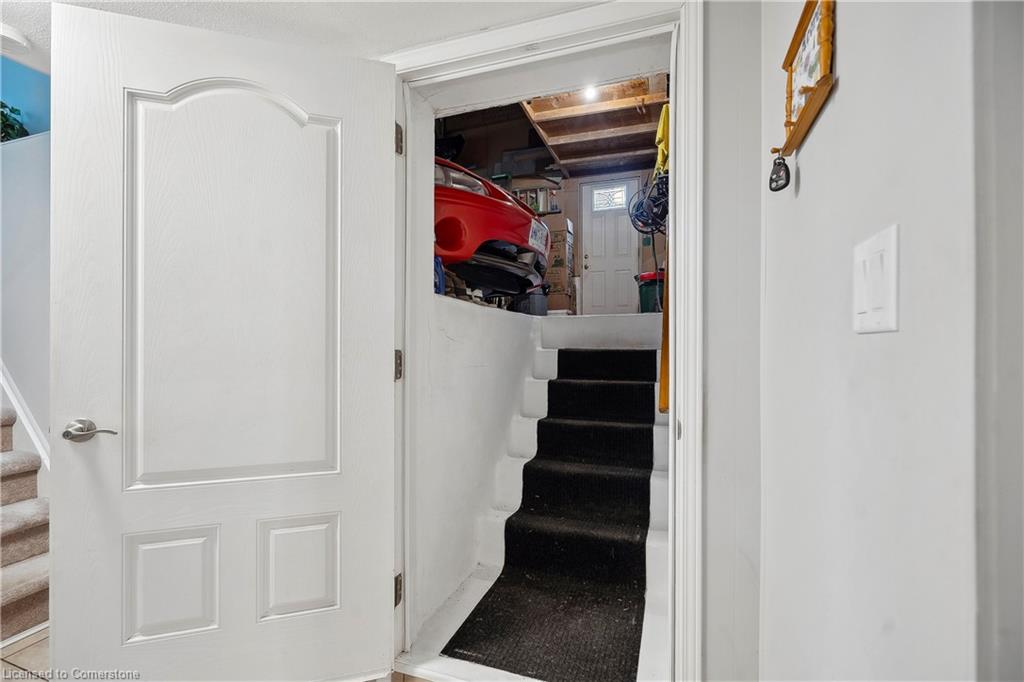 1045 Dowland Crescent Property Photo 30