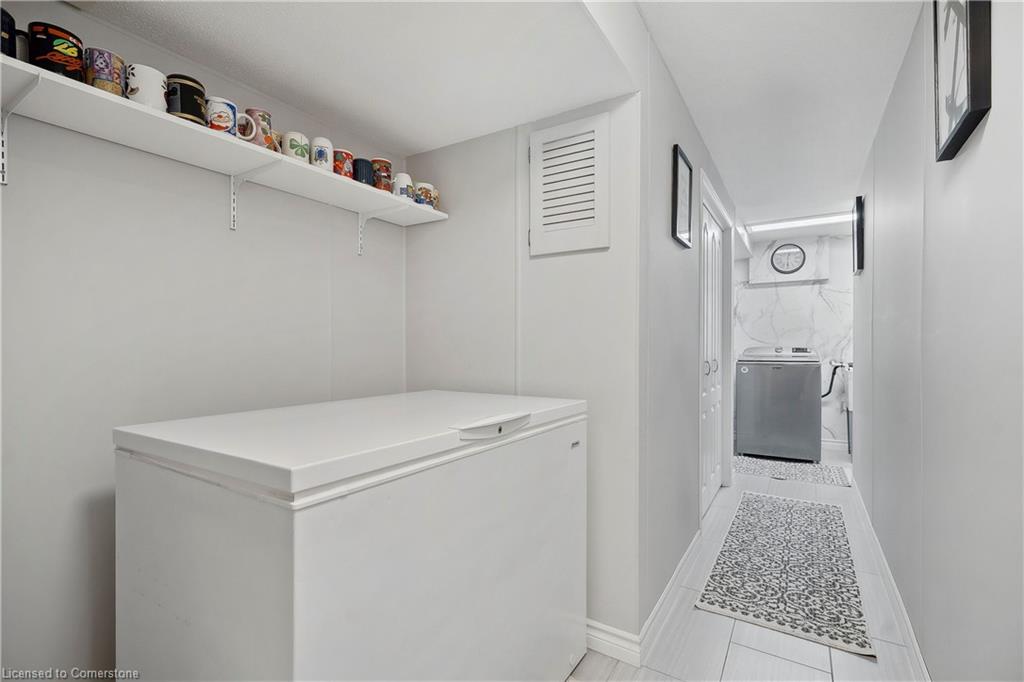 1045 Dowland Crescent Property Photo 31