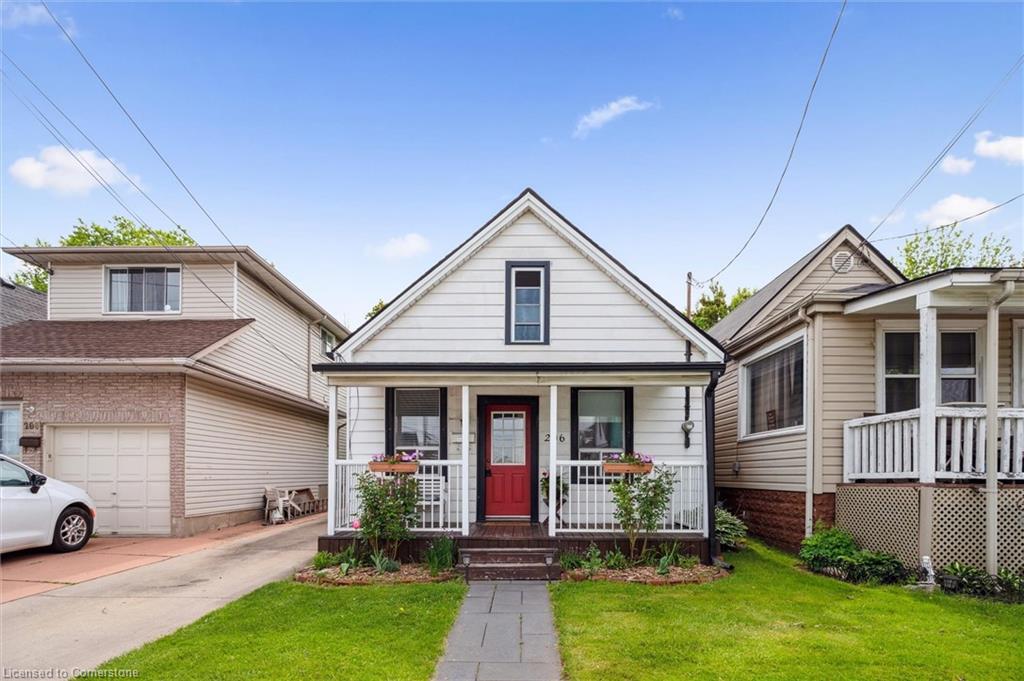 206 Province Street N Property Photo 1
