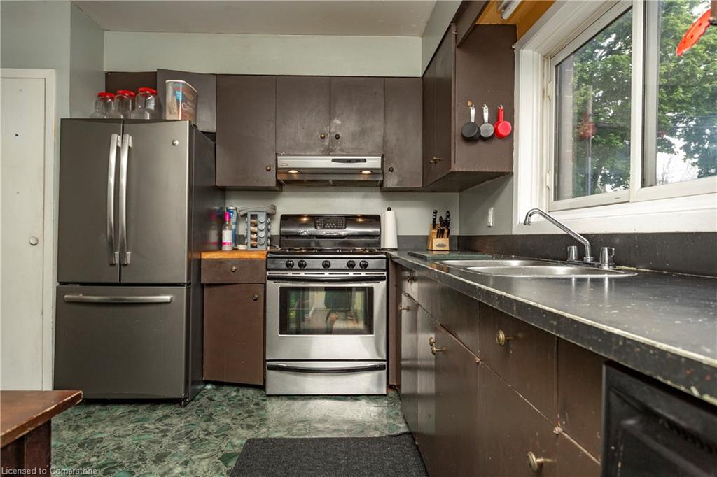 43 Kenilworth Street S Property Photo 2