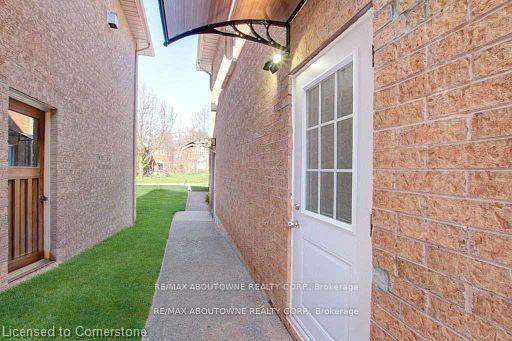 80 Laurendale Avenue