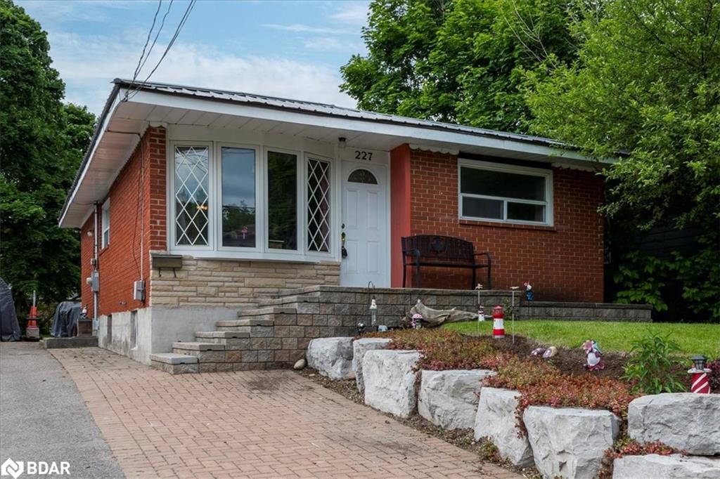 227 Southview Road Property Photo 2