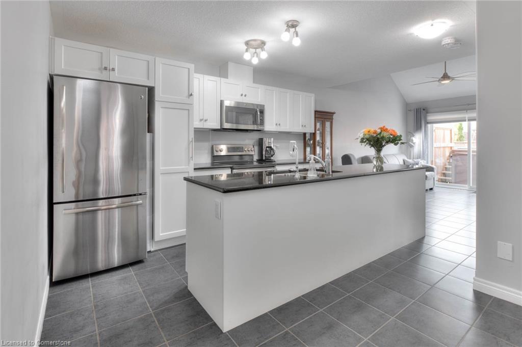 350 Finoro Crescent Property Photo 11