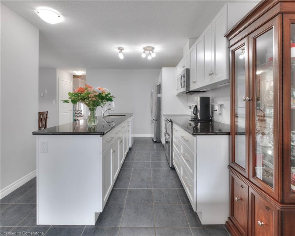 350 Finoro Crescent Property Photo 13