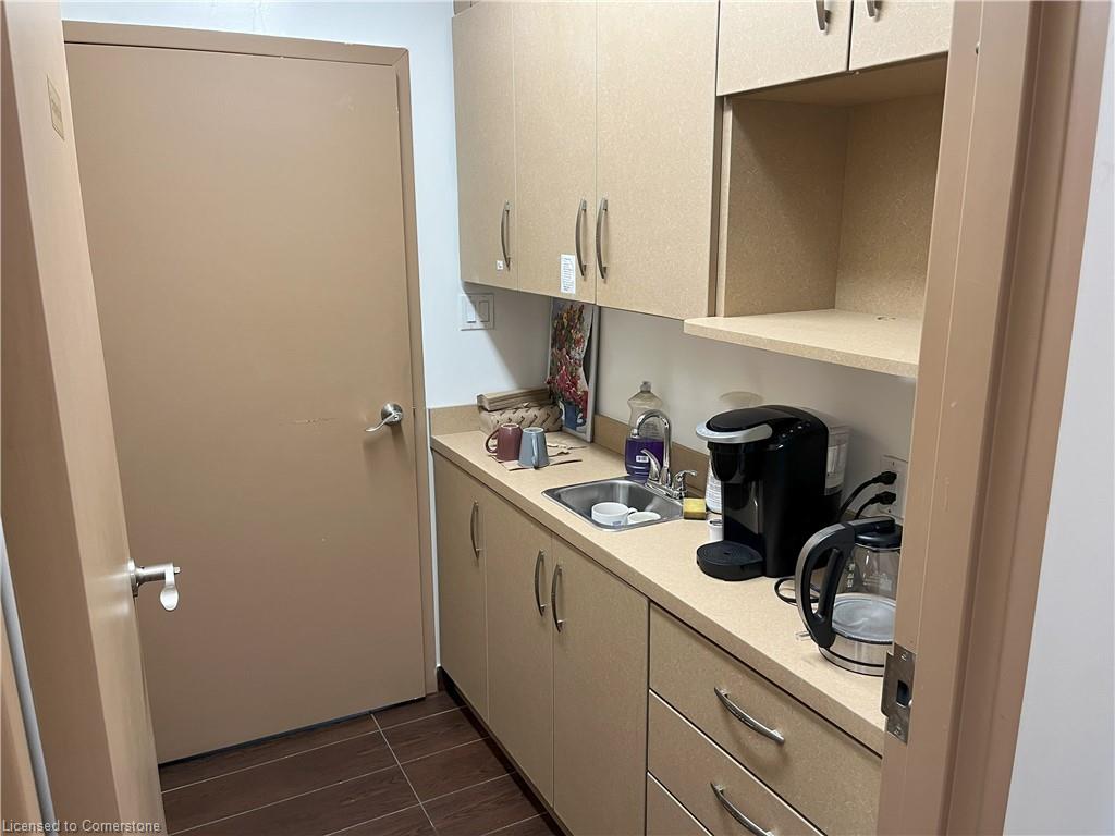 906 Brant Street Property Photo 8
