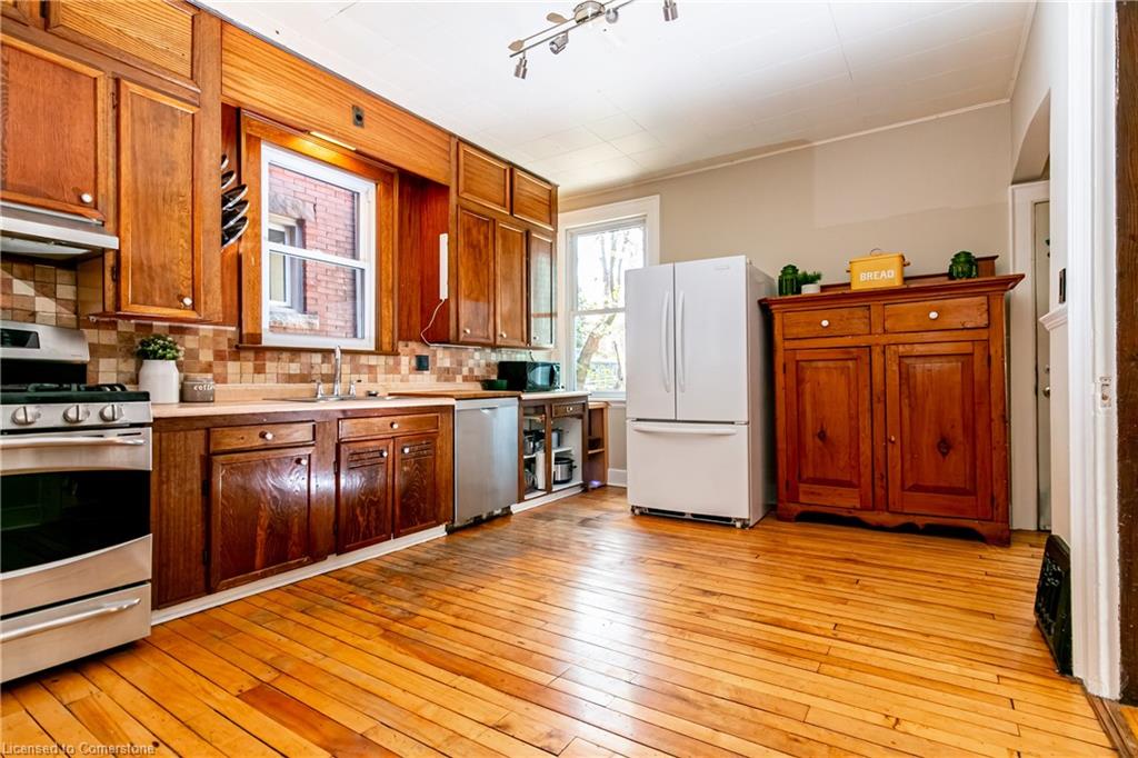 280 Locke Street S Property Photo 15