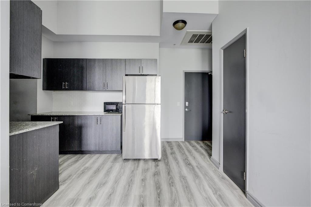 G105-275 Larch Street Property Photo 3