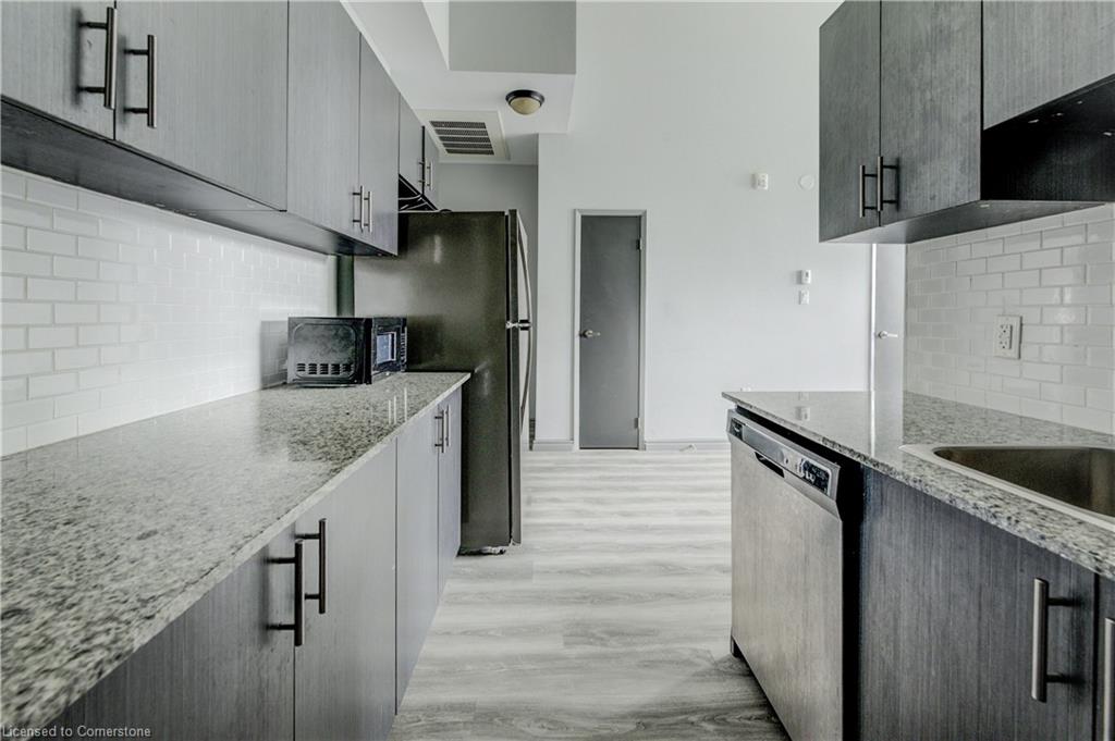 G105-275 Larch Street Property Photo 6