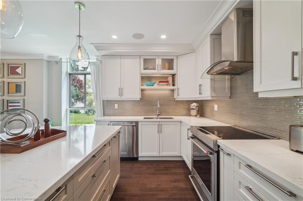 106-5250 Lakeshore Road Property Photo 1