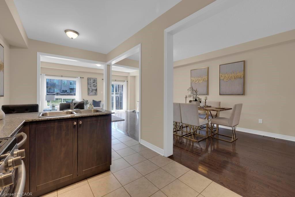 2437 Old Brompton Way Property Photo 16