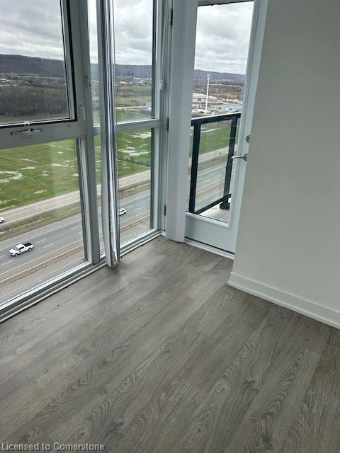 1407-550 North Service Road Property Photo 5