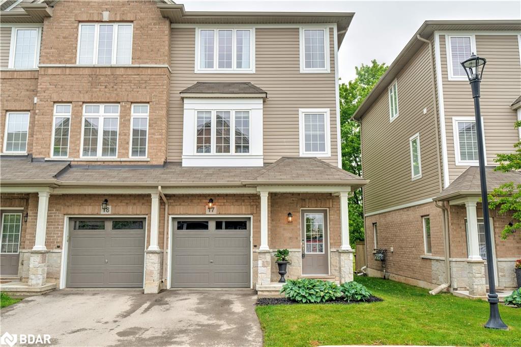 17-122 Dundas Street E