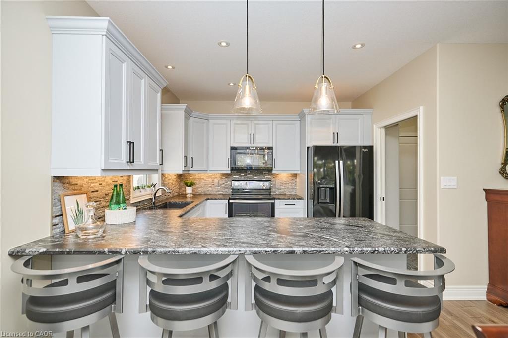 33 Butlers Drive S Property Photo 24