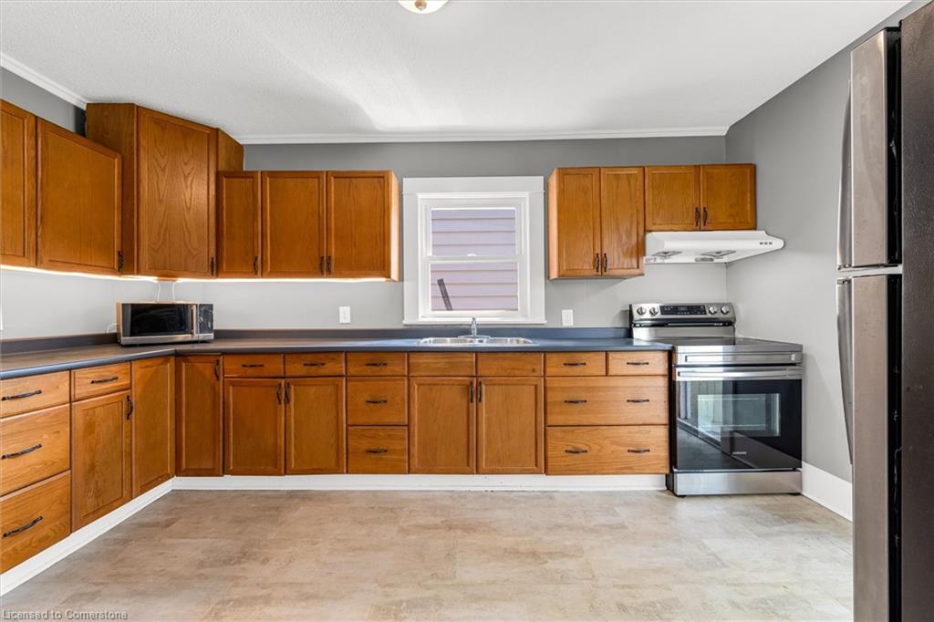 251 1/2 Lake Street Property Photo 9