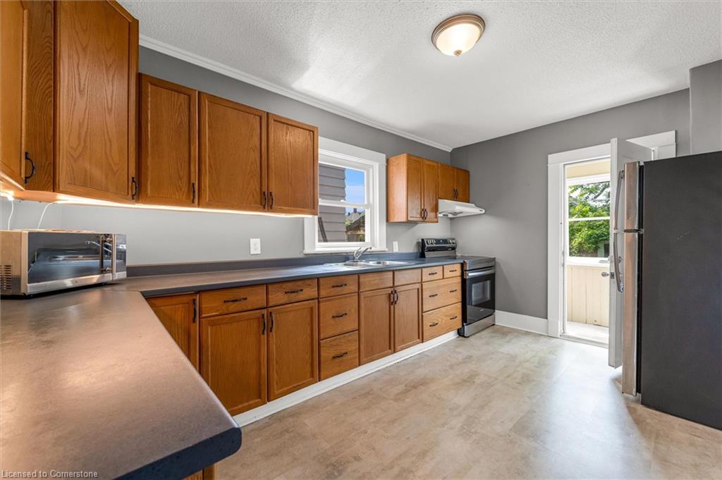 251 1/2 Lake Street Property Photo 10