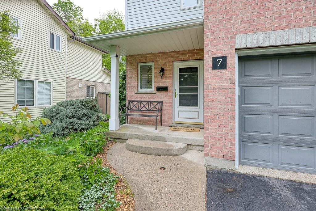 7-20 Forrest Avenue W Property Photo 3